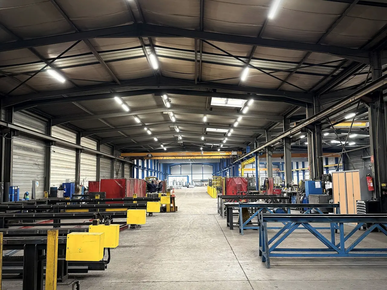 TDEM3 manufacturing workshop in Comines: steel stock, welding stations and overhead crane