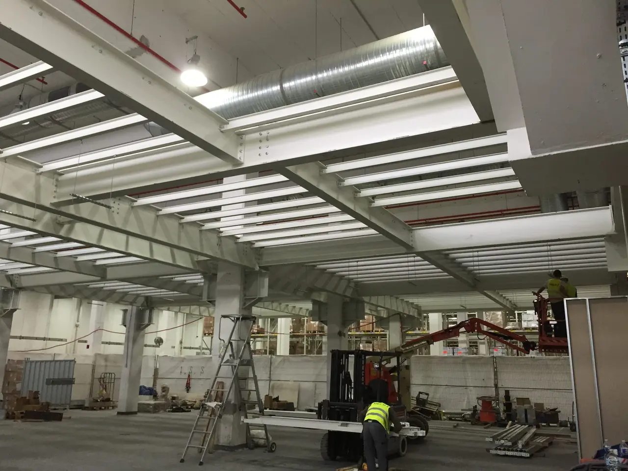 Installation of a long-span mezzanine